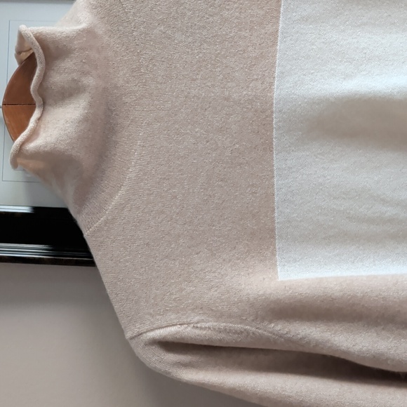 Gobi 100% Mongolian Cashmere Cream and White Colourblock Turtleneck Sweater - Picture 5 of 15